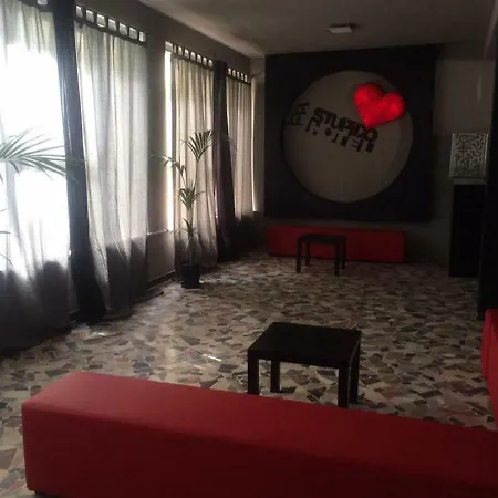 Stupido Otel 3*